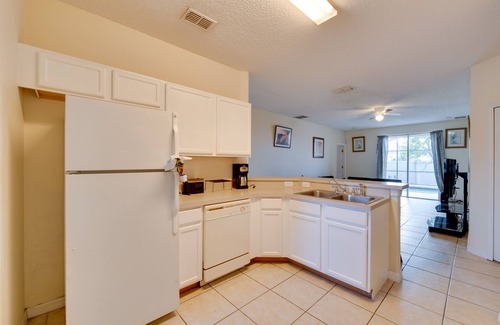 Sunset Ridge House | Sunlit Davenport Family Home w/Lanai & Gas Grill!