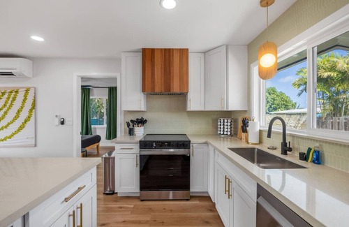 Coconut Grove House | Sunlit Island Escape in Kailua