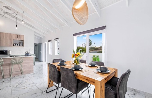 Stompneusbaai House | Sunlit Oasis Ocean and Golf Retreat
