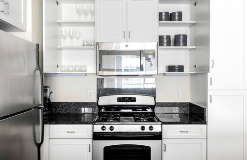Santa Clara Apartment | Sunlit Santa Clara 2BR w/Parking, Gym, walk to Groceries, by Blueground