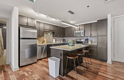 Downtown Dallas Apartment | Sunlit Serenity Downtown