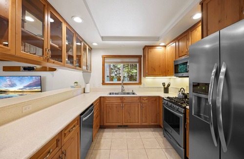 Sunnyside House | Sunlit Tahoe Park - Hot Tub, Private Yard, Pet Friendly HOA Beach