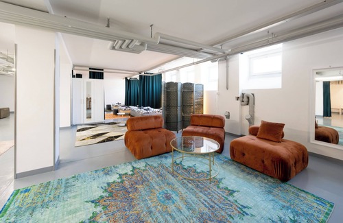 District 4 Apartment | Sunlit Urban Haven: Zurich Loft with 5 Queen Beds