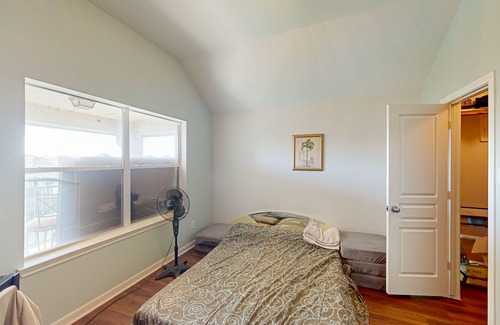 Sydney Harbour House | Sunlit waterfront retreat with patio, fireplace, & kayaks - near golf