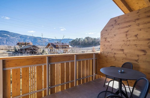 Lana Apartment | "Sunnig - Apartment Morgensonne" with Mountain View, Balcony & Wi-Fi