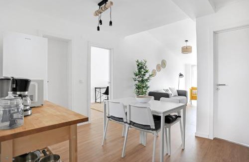 Cacilhas Apartment | Sunny 2 bedroom apartment in Almada - Balconies with River View