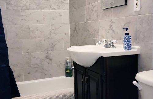 Queens Apartment | Sunny 2 Bedroom with terrace near Bayside Train Station 21 mins from Manhattan