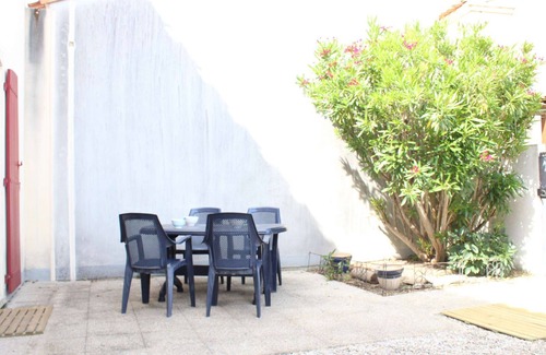 Quartier du Stade House | Sunny 2-BR House with Pool, Terrace, Near Beach - Châtelaillon-Plage
