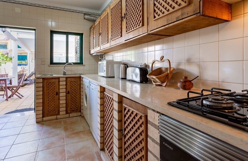 Urbanizacao dos Calicos House | Sunny 2BDR House W/Private Pool by LovelyStay