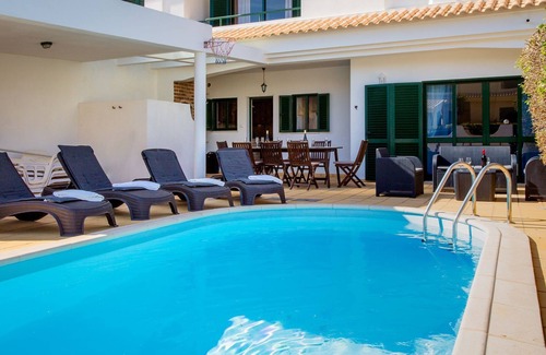 Urbanizacao dos Calicos House | Sunny 2BDR House W/Private Pool by LovelyStay
