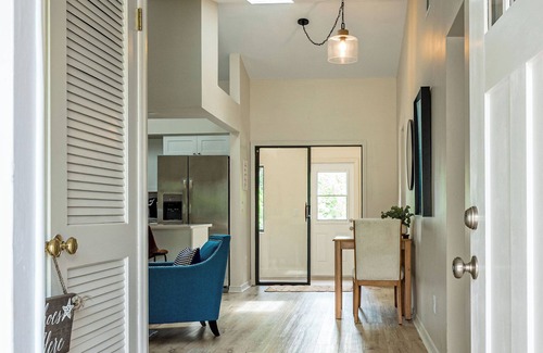 Palm Harbor House | Sunny 2BR/2BA Coastal Retreat – Walk to Dining, Near Beach & Trails