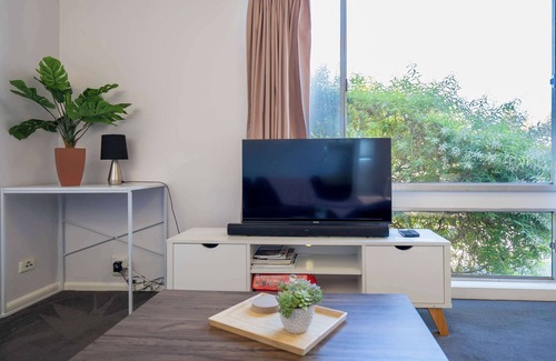 Highton Apartment | Sunny 2BR Home in Highton – Easy Geelong Access