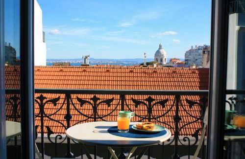 Alfama Apartment | Sunny 3BDR Apartment in Graça by LovelyStay