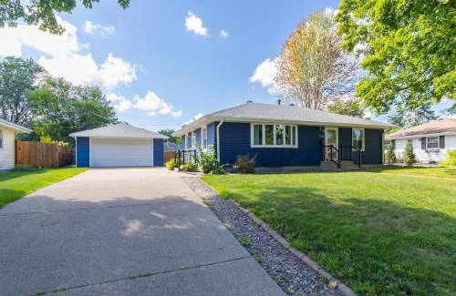 Richfield House | Sunny 3BR Home with Yard & Finished Basement - Richfield