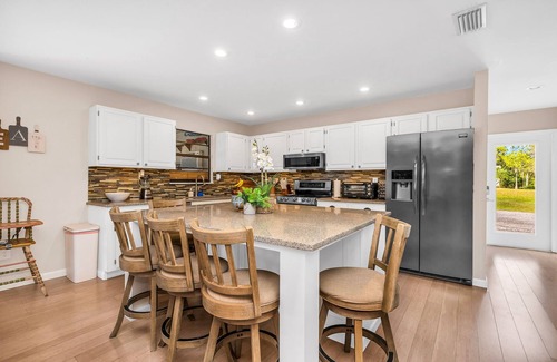 Palm Beach Country Estates House | Sunny Acres Estate & Pool - Events Allowed!