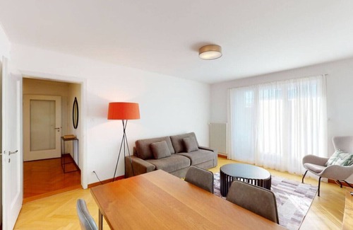 Hottingen Apartment | Sunny and quiet 1BR flat city center (Parkview 5)