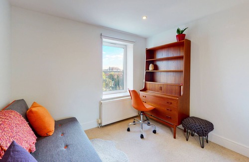 Haggerston House | Sunny and quiet 2 bed Penthouse flat in Haggerston