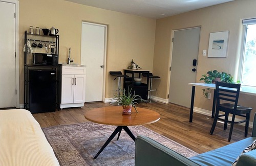North Campus Apartment | Sunny and Spotless