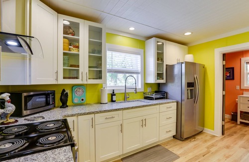 Apalachicola Cottage | Sunny Apalachicola Vacation Rental with Deck!
