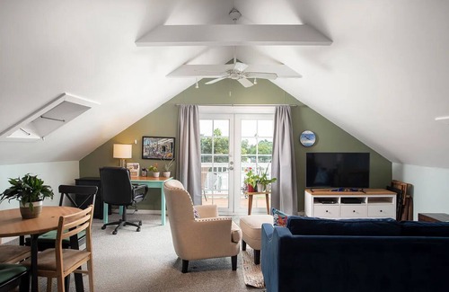 White Street Gallery District House | Sunny Apartment with a Large Deck and Great View