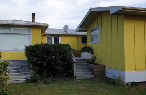 Te Horo Beach House | Sunny bach on beachfront with heaps of room and lots to do