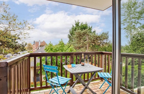 Cabourg Apartment | Sunny Balcony Apartment for 4 in Cabourg, 2 Bedrooms, Near Beach and Shops