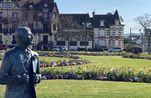 Cabourg Apartment | Sunny Balcony Apartment for 4 in Cabourg, 2 Bedrooms, Near Beach and Shops