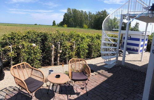 Vorpommern-Greifswald District House | Sunny beach house right on the lagoon with water views for 2-4 people