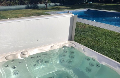 Northville House | Sunny Breezy Beach House With Huge Pool Overlooking Fields