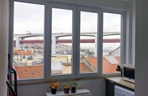 Santo Amaro House | Sunny & Bright Flat w/River View