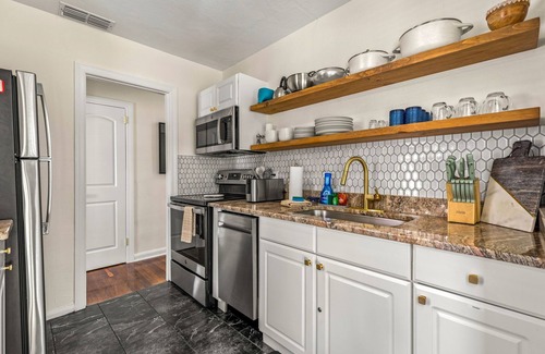 Oakford Park House | Sunny Citrus Escape: Min to Midtown & Dog-Friendly