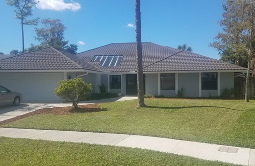 Wellington House | Sunny Citrus Retreat: Perfect for families!