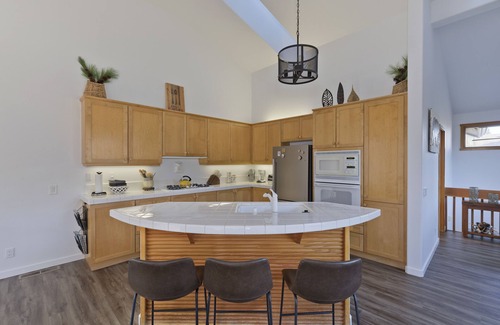 Mammoth Lakes House | Sunny Comfort in Snowcreek V Resort