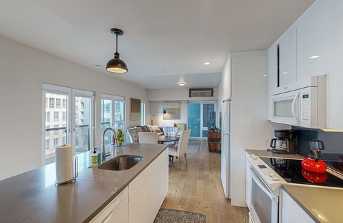 Uptown Condo | Sunny Condo in New Building with Great Walkable Locale