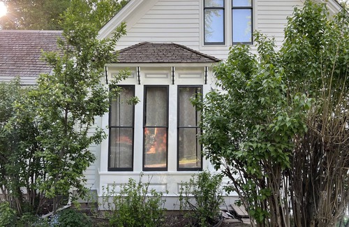 Aspen House | Sunny corner home w/spa & yard. Walk everywhere!