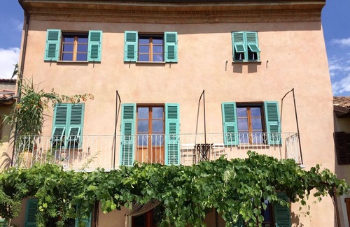 Mombaruzzo House | Sunny courtyard with panoramic views of the historic village center. For sole use