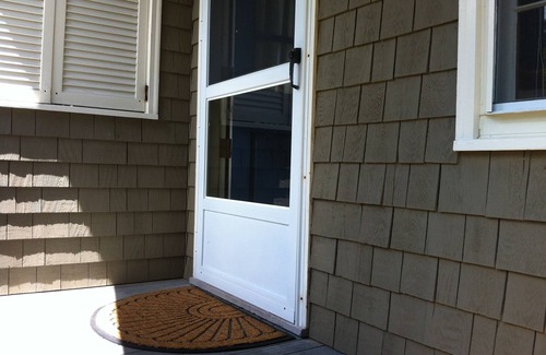 Town Hill Apartment | Sunny , cozy 1-bedroom, wooded, private, central Island location, close to ocean