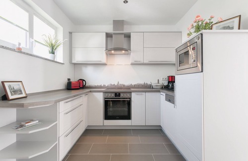 Strehlen Apartment | Sunny days in our dreamlike, beautiful Dresden! (Center)