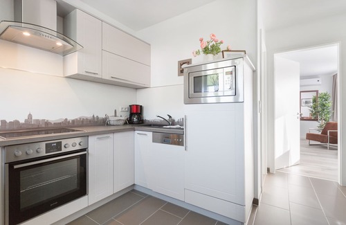 Strehlen Apartment | Sunny days in our dreamlike, beautiful Dresden! (Center)