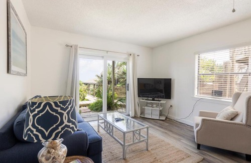Sea Dunes Apartment | Sunny Daze Sea Dunes Townhome - Pool - Green Turtle B6 Down