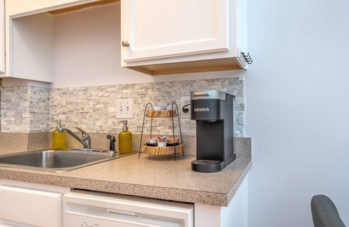 Concord Condo | Sunny Daze · Sunny Daze- Chic condo in Concord close to NASCAR