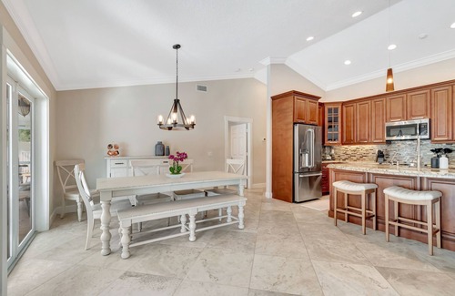 Wellington House | Sunny De-Lite! Cozy private pool home retreat 3 mi to WEF in Wellington.