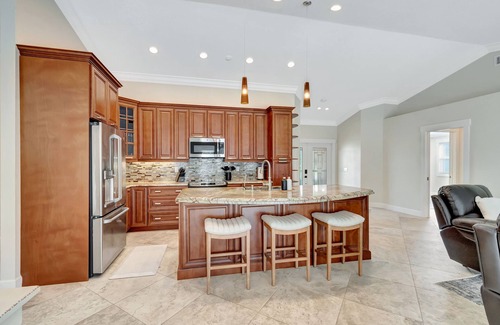 Wellington House | Sunny De-Lite! Cozy private pool home retreat 3 mi to WEF in Wellington.