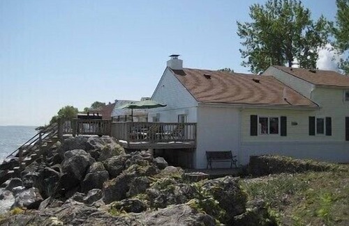 Oak Harbor Cottage | Sunny Disposition-Quaint Cottage on Lake Erie Near Port Clinton, Lakefront