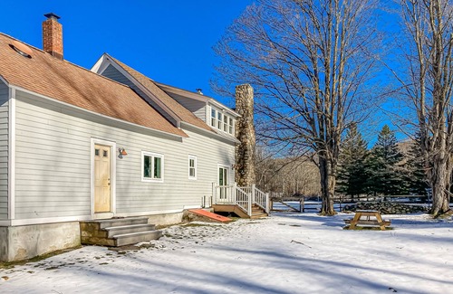 Wallingford House | Sunny, dog-friendly home with a fenced yard, washer/dryer