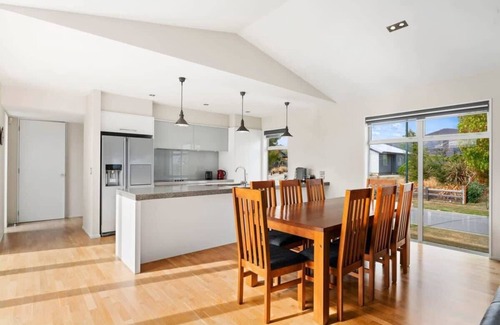 Wanaka House | Sunny Dreams Summary: