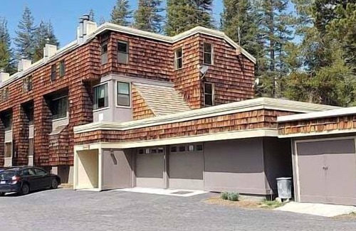 Bear Valley House | Sunny End Unit Condo! - Tamarack #20 by Bear Valley Vacation Rentals