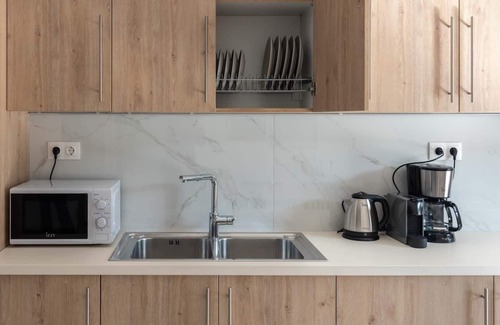 Nea Makri Apartment | Sunny Escape:Stylish and Roomy Apt in Beach Haven! 5min walk from the beach