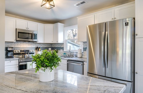 High Point House | Sunny Family Home, 3 Mi to High Point Market!