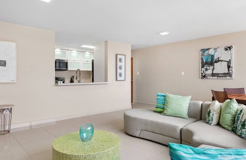 Punta Las Marias Apartment | Sunny Flat | Modern and bright suite apartment with beautiful views of San Juan